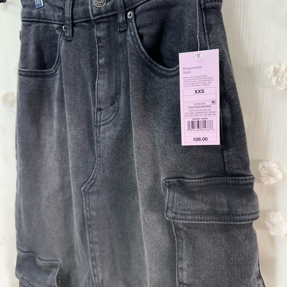 NWT Wild Fable Women’s Black Denim Cargo Midi Skirt Size XXS - Picture 4 of 9